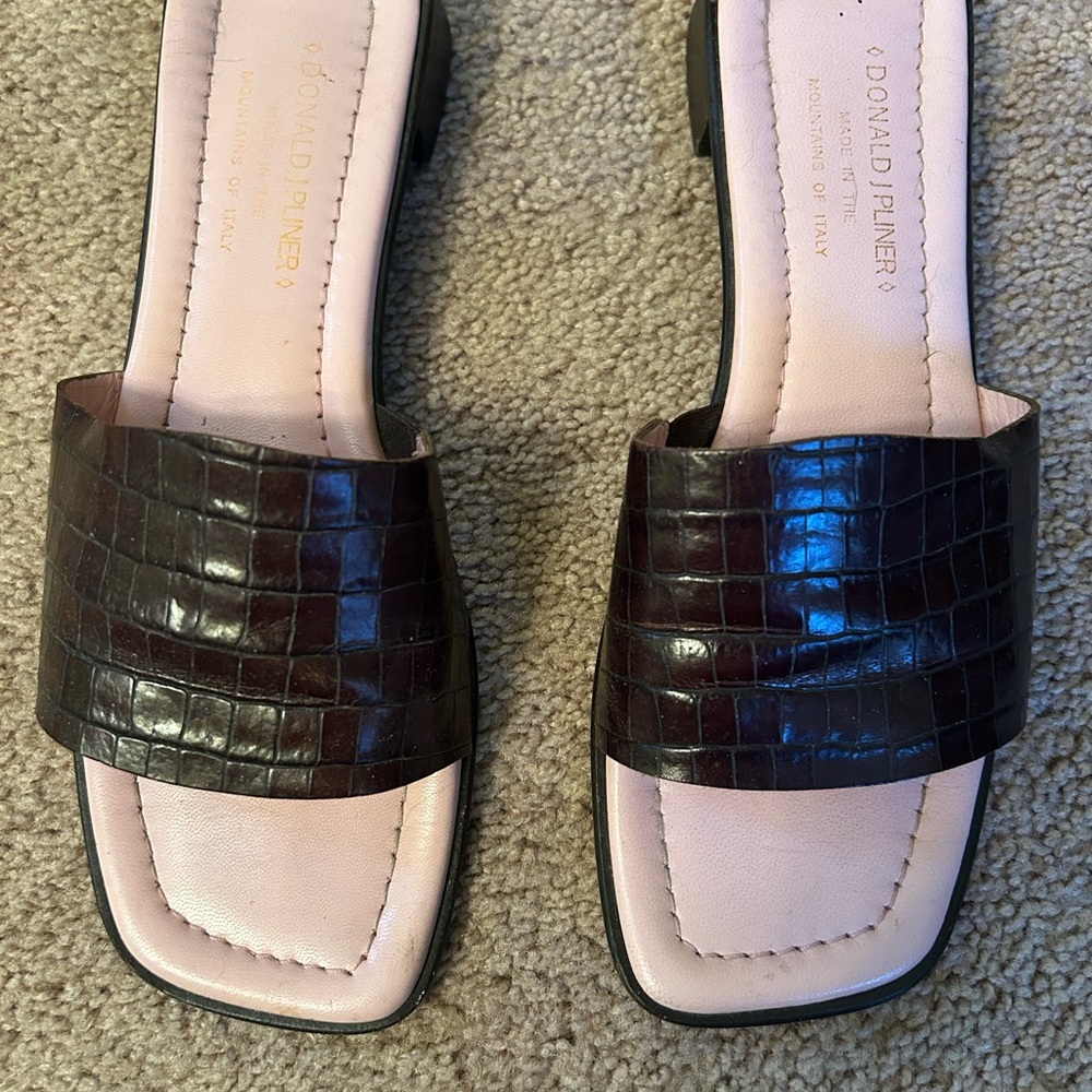 Donald J. Pliner Women's Brown Croc-Embossed Mules